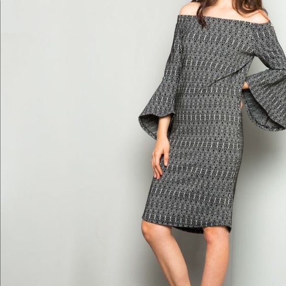 Nordstrom’s THML off shoulders 🛎 sleeves 👗 SM - Picture 3 of 8